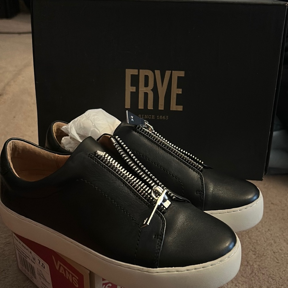 Frye Lena Low Zip women's size 8.0